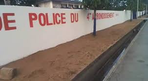 BAGARRE AU COMMISSARIAT DU 4EME ARRONDISSEMENT : Oulimata Niass taillade avec un tesson de bouteille la main d'un policier dans cette brigade où officie le père de son enfant