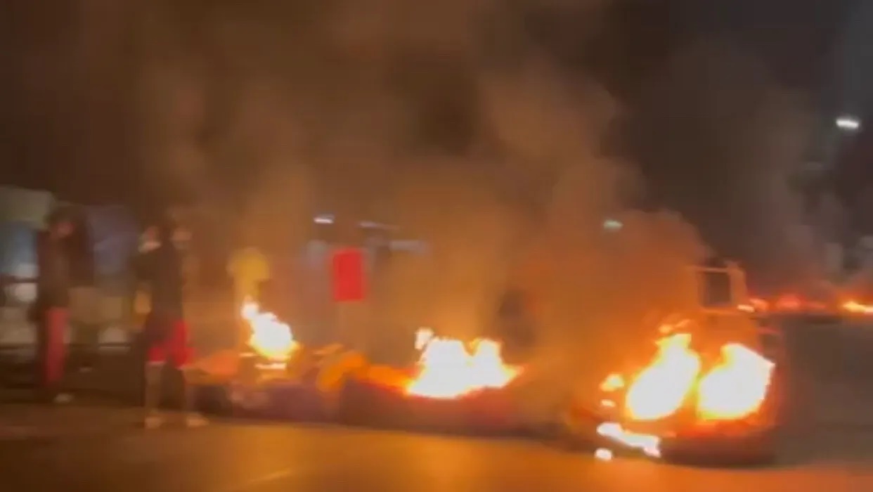 Des pneus brûlés à Agnam