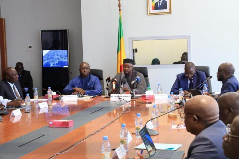 RENCONTRE GOUVERNEMENT - PARTENAIRES SOCIAUX SUR LA SITUATION DU PAYS : Ousmane Sonko promet une réduction du train de vie de l'Etat et annonce une première rencontre pour le 27 février