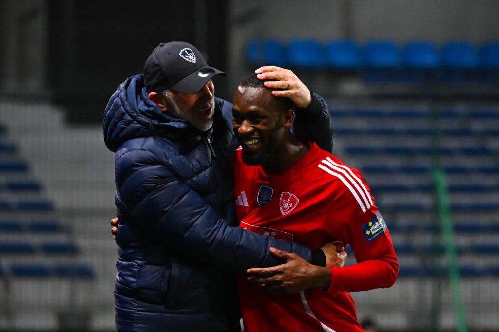 BREST – CONVOCATION DE ABDALLAH SIMA EN EQUIPE NATIONALE Son entraineur donne des nouvelles pas rassurantes