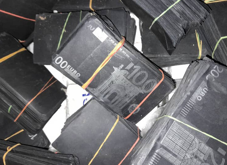 Billets noirs d'une valeur de quatre milliards, trois cents millions saisis par la police