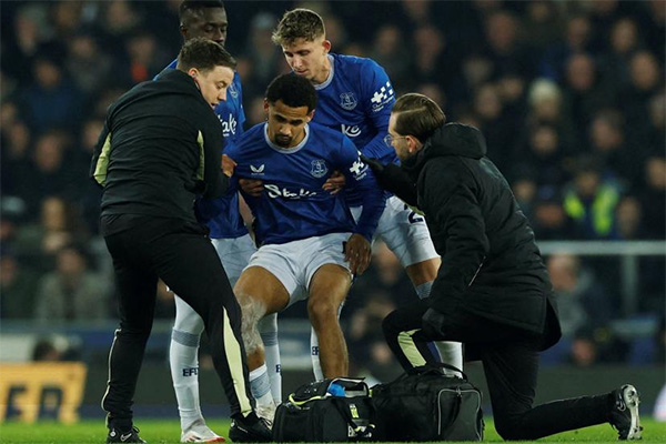 EVERTON : APRÈS PLUS DE 15 JOURS LOIN DES TERRAINS : Iliman Ndiaye voit le bout du tunnel et reprend les entraînements