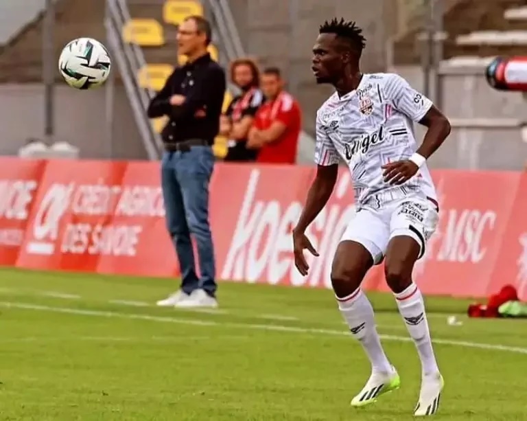 EN AVANT GUINGAMP : ATTEINT PAR UNE FRACTURE DE FATIGUE A LA MALLÉOLE Abdallah Ndour contraint de mettre un terme à sa carrière