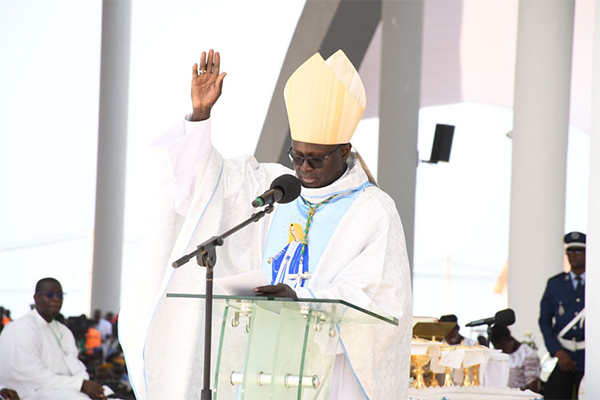 JMJ 2025 à Pout Diack – Monseigneur André Guèye s’adresse à la jeunesse : « N’attendez pas qu’on décide à votre place. […] Il y a des jeunes qui sont complètement amortis, immobiles, amorphes… »