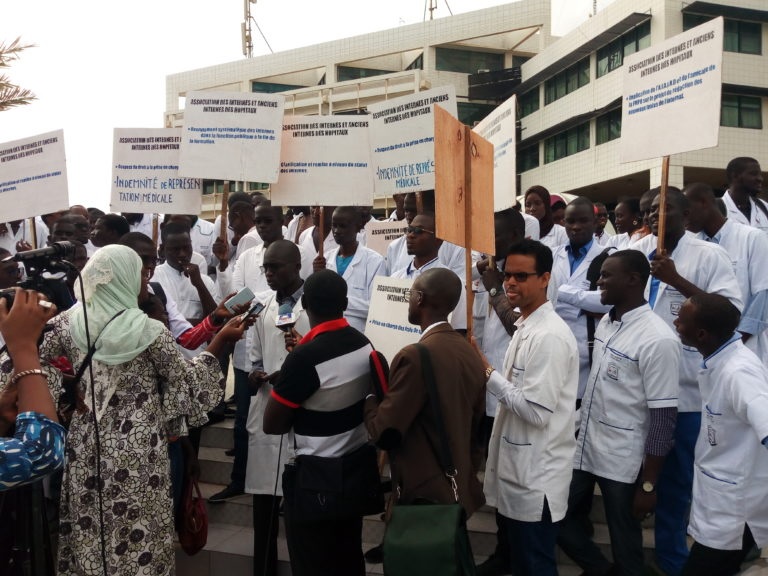 Les médecins, pharmaciens, chirurgiens-dentistes en grève pour 72 h, à compter d'hier