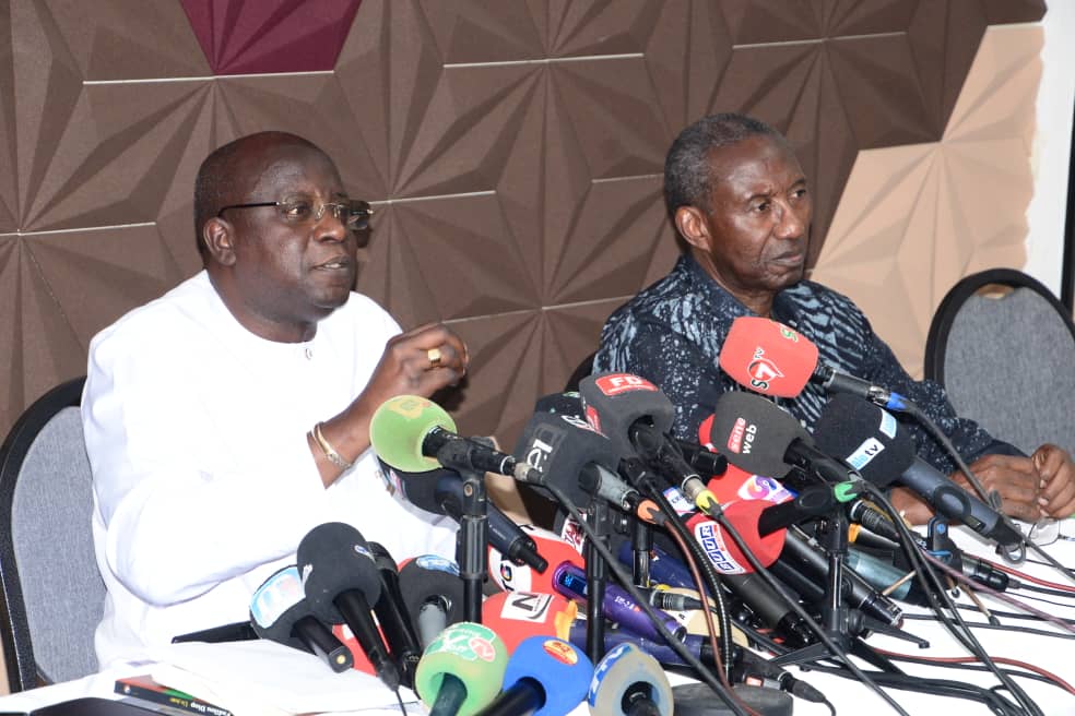 RECOURS POUR LA MAINLEVEE DES COMPTES BANCAIRES : Après quatre heures de débats entre les avocats de Farba Ngom et l’Avocat général, la Chambre d’accusation renvoie les parties au 13 juin