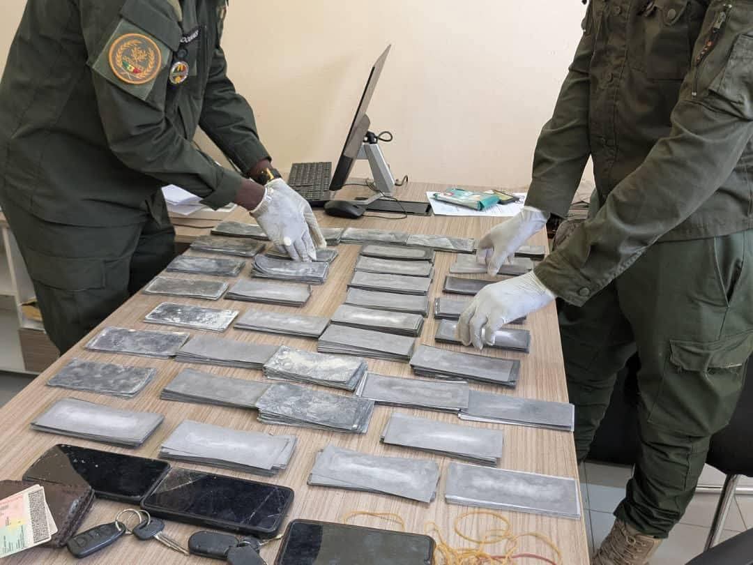 Des billets noirs d’une contrevaleur de près de 1milliard 123 millions francs Cfa saisis à Ziguinchor