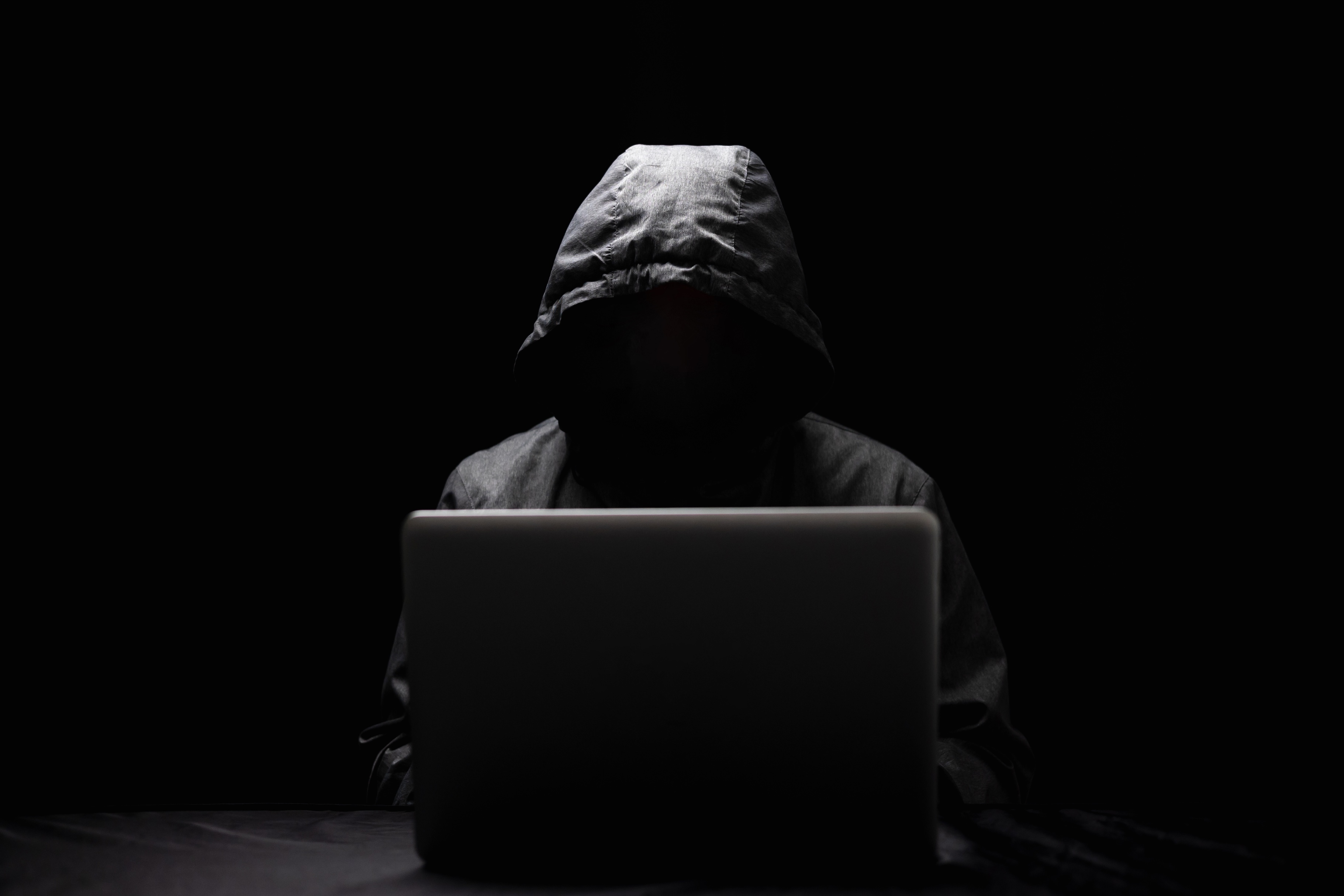 Des photos de nus générées par IA: quand la sextorsion vise les enfants