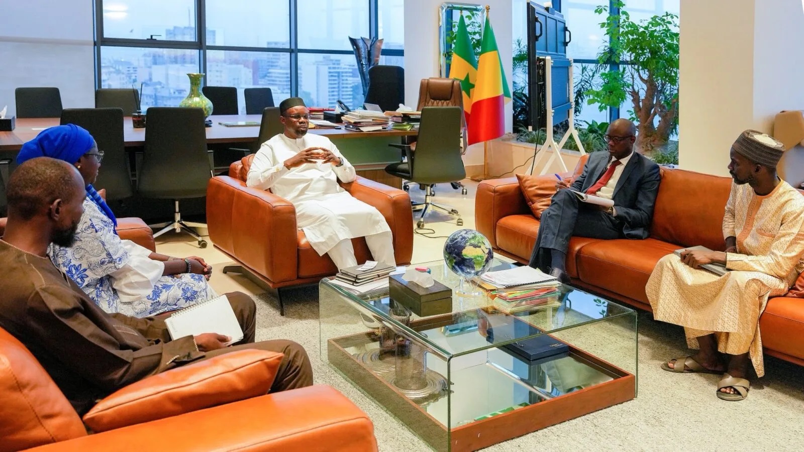 Sonko reçoit les syndicalistes de Sonatel et les soutient