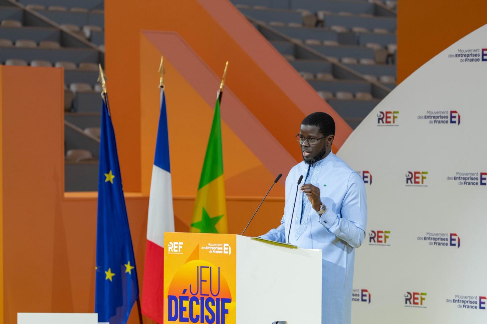 À ROLAND-GARROS, À PARIS : Bassirou Diomaye Faye appelle le patronat français à « jouer le match de l’avenir » avec le Sénégal