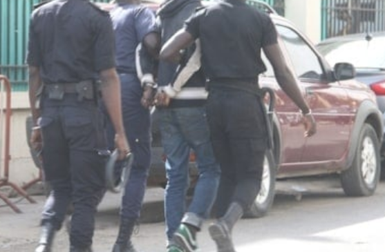 INTERPELLATION D’UN SUSPECT DE VIOL SUR MINEUR AUX HLM 6 : Les riverains maîtrisent le suspect et le conduit au poste de police