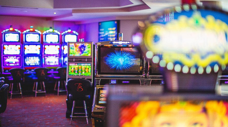 CASINO DE L'HOTEL TERROU BI : Le "Ndongo daara" Tamsir Ibrahima Dème, furieux d'avoir misé et perdu 4 millions de F Cfa au jeu, crée un boucan puis casse une machine de l'établissement