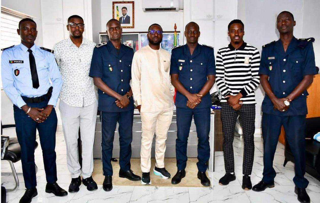 la Division Communication et Relations Publiques de la Police nationale s'intéresse aux maisons de production de l’industrie cinématographique et culturelle pour soigner l'image de la police parfois caricaturée à l’écran par des plaisantins