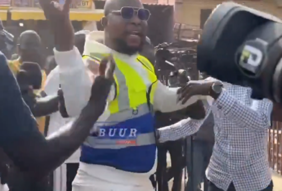 DÉGUERPISSEMENT À HAUTEUR DU PONT DE KEUR MASSAR : Grosse bagarre entre le maire Bilal Diatta et des ambulants