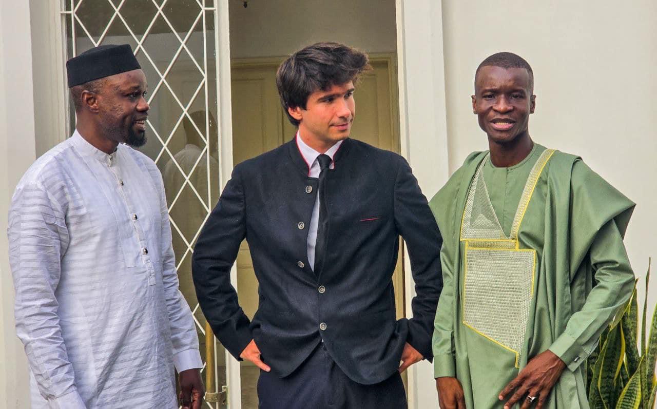 VIOLENCE POLITIQUE ENTRE 2021 et 2024 AU SÉNÉGAL : Juan Branco s’en prend à l’élite bourgeoise de Pastef et exhorte Ousmane Sonko à se départir des pressions et à prendre ses responsabilités