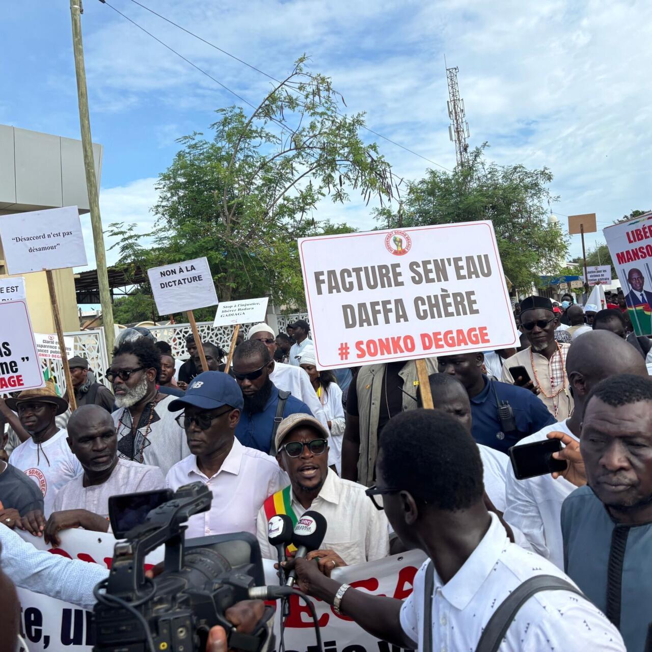 MANIFESTATION CONTRE LA CHERTE DE L’ELECTRICITE : Noo Lank fixe un ultimatum d’un mois à l’Etat et annonce une décentralisation du combat dans tous les départements du Sénégal