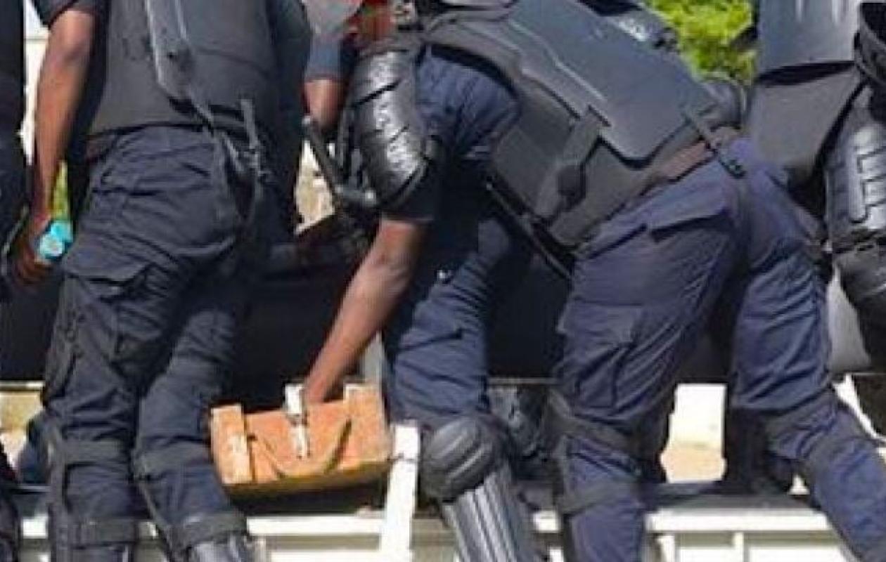 RIFIFI AU COMMISSARIAT DE PIKINE : Un caporal-chef de l'armée s'oppose à l'interpellation d'un dealer et se fait arrêter, son unité tente...de le libérer de force