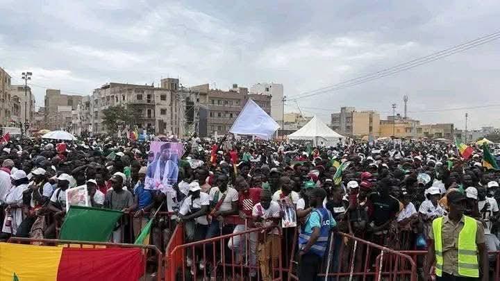 Tera meeting de Pasef au Packing du stade Leopold Sedar Senghor Sonko dissipe les rumeurs sur ses relations avec Diomaye, demande la dissolution de l’Apr et taillade Abdourahmane Diouf et Mimi