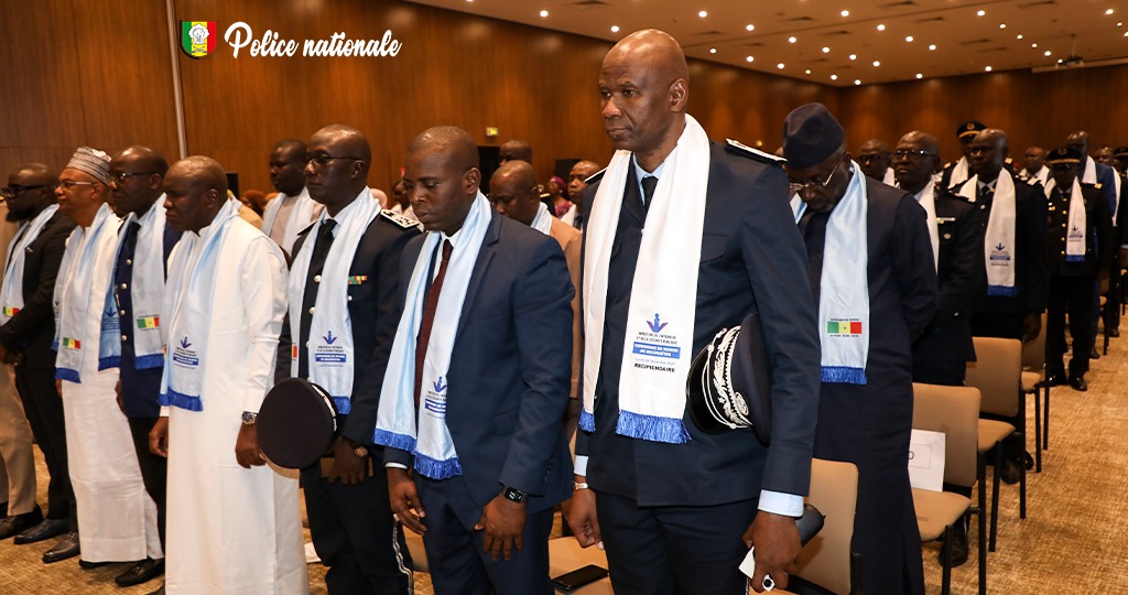 Remises de décorations à plusieurs fonctionnaires de la police