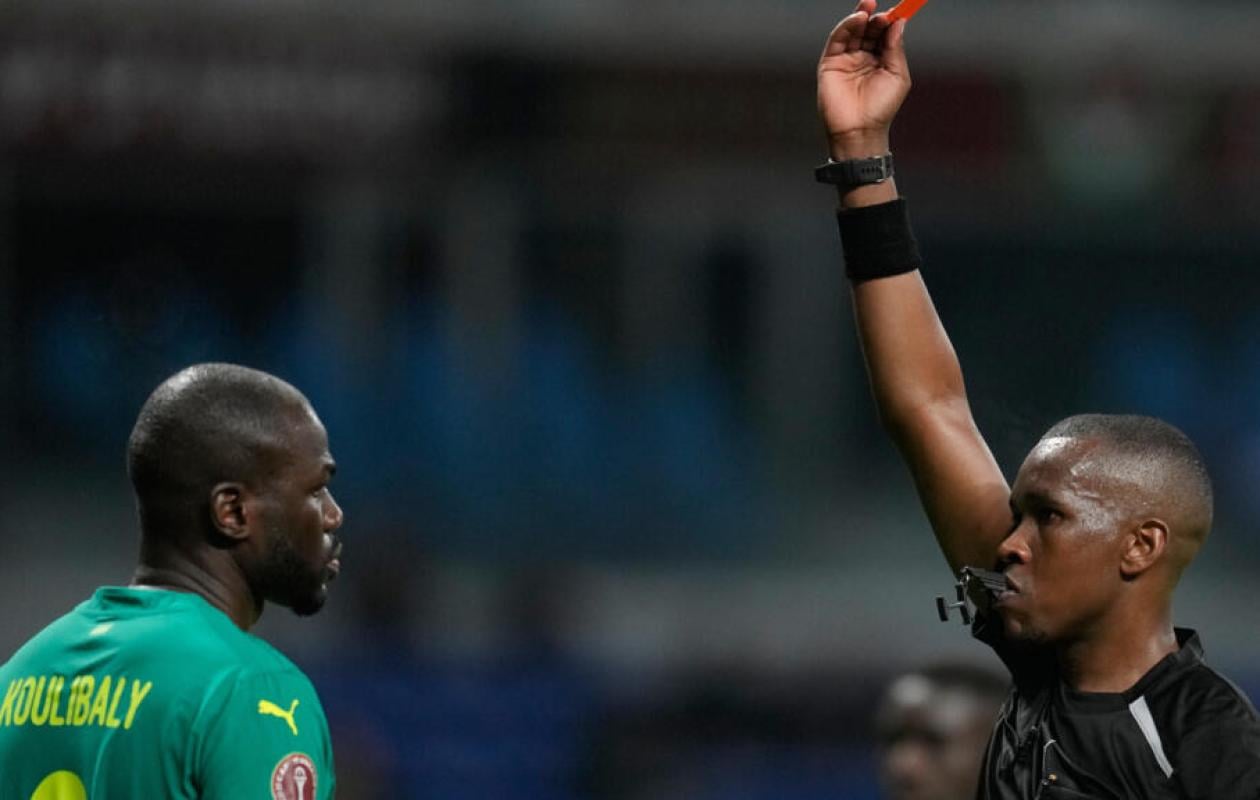 ABSENT POUR LES HUITIEMES DE FINALE : Koulibaly, le rouge et la force du collectif