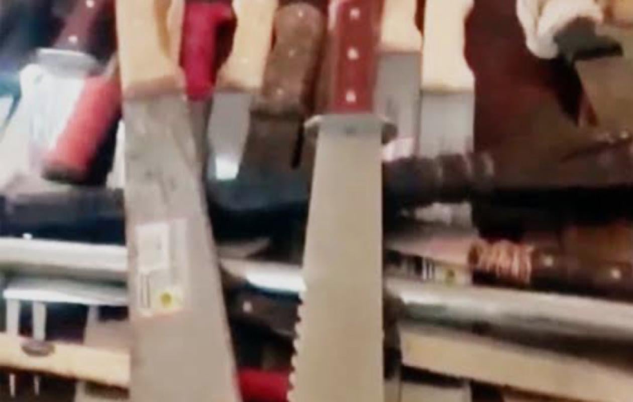 Découverte d’armes blanches au COUD : le MESRI annonce des mesures fermes