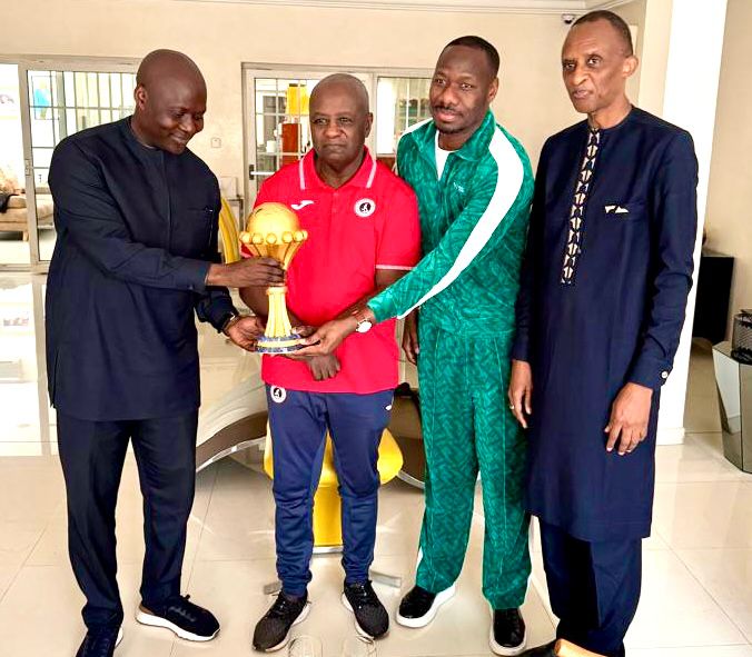  IMAGE FORTE DE RECONNAISSANCE : La deuxième étoile dans les mains de Saër Seck