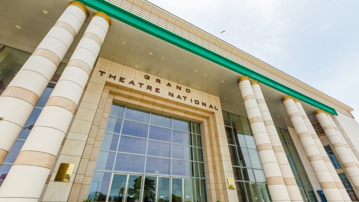 Le Grand Théâtre national condamné à payer plus de 10 briques