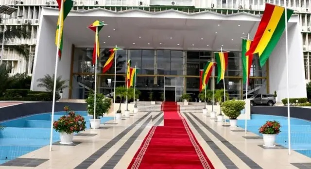 Pourquoi l'assemblée nationale du sénégal ne vote pas une loie pour fermer les sites pornographiques  ?