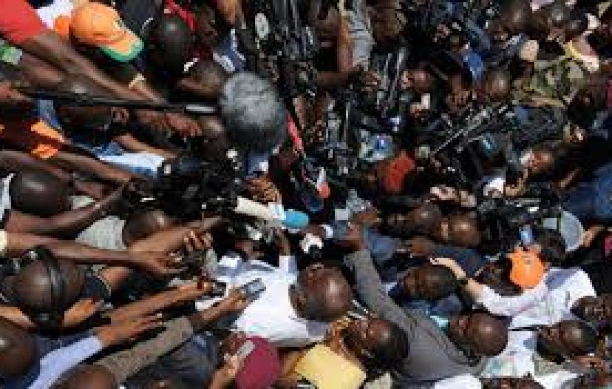 LIBERTÉ DE LA PRESSE, AUSTÉRITÉ ET GOUVERNANCE : L’Apr sort le bazooka et tire à vue sur le régime