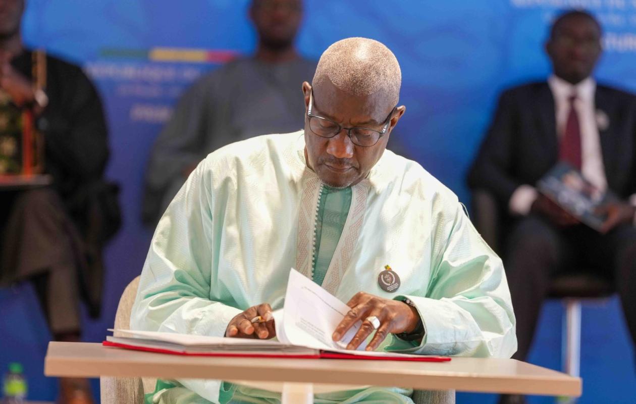 MODY GUIRO LIVRE DES STATS ALARMANTS LIÉES AUX RISQUES PROFESSIONNELS : 3 millions de décès par an dans le monde, une couverture de la santé au travail faible (15,7%) en Afrique subsaharienne