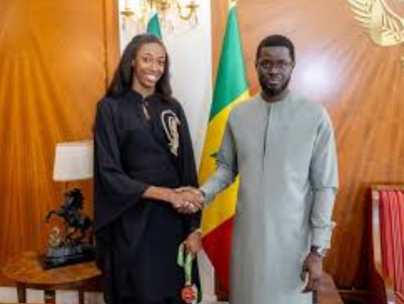 ATHLETISME – RECONNAISSANCE NATIONALE ET AMBITION OLYMPIQUE : Saly Sarr honorée par le ministère des Sports et la Fédération sénégalaise d’athlétisme