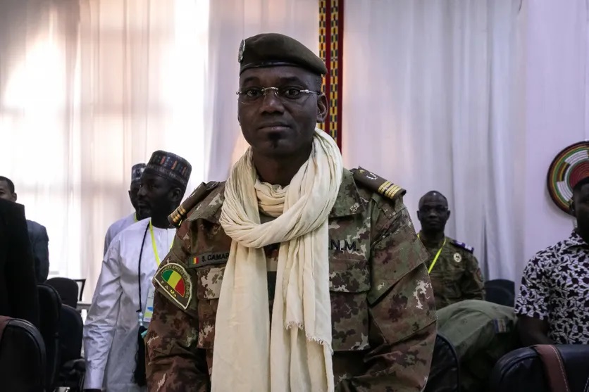 FRAPPE CONTRE LE CŒUR DU DISPOSITIF MILITAIRE MALIEN : Des attaques coordonnées entre le Gsim et les indépendantistes touaregs du Fla… le ministre de la Défense tué
