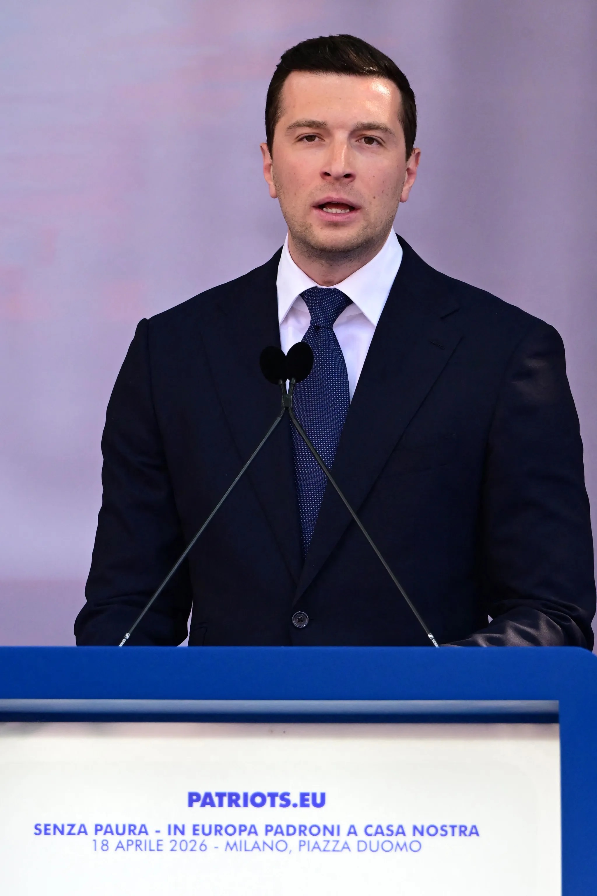 En Pologne, Jordan Bardella rencontre l'extrême droite et peaufine sa stature présidentielle