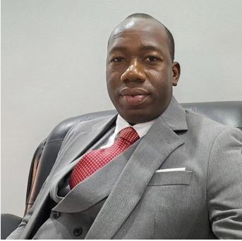 Me BIDJELE FALL AVOCAT A LA COUR ET MILITANT DU PDS Wade avait de grandes idées ; certains l’appelaient «l’Osagyefo» le rédempteur