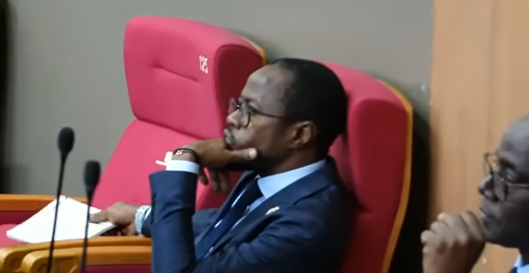 Abdou Mbow et Thierno Alassane Sall refusent de se lever à l’arrivée de Sonko