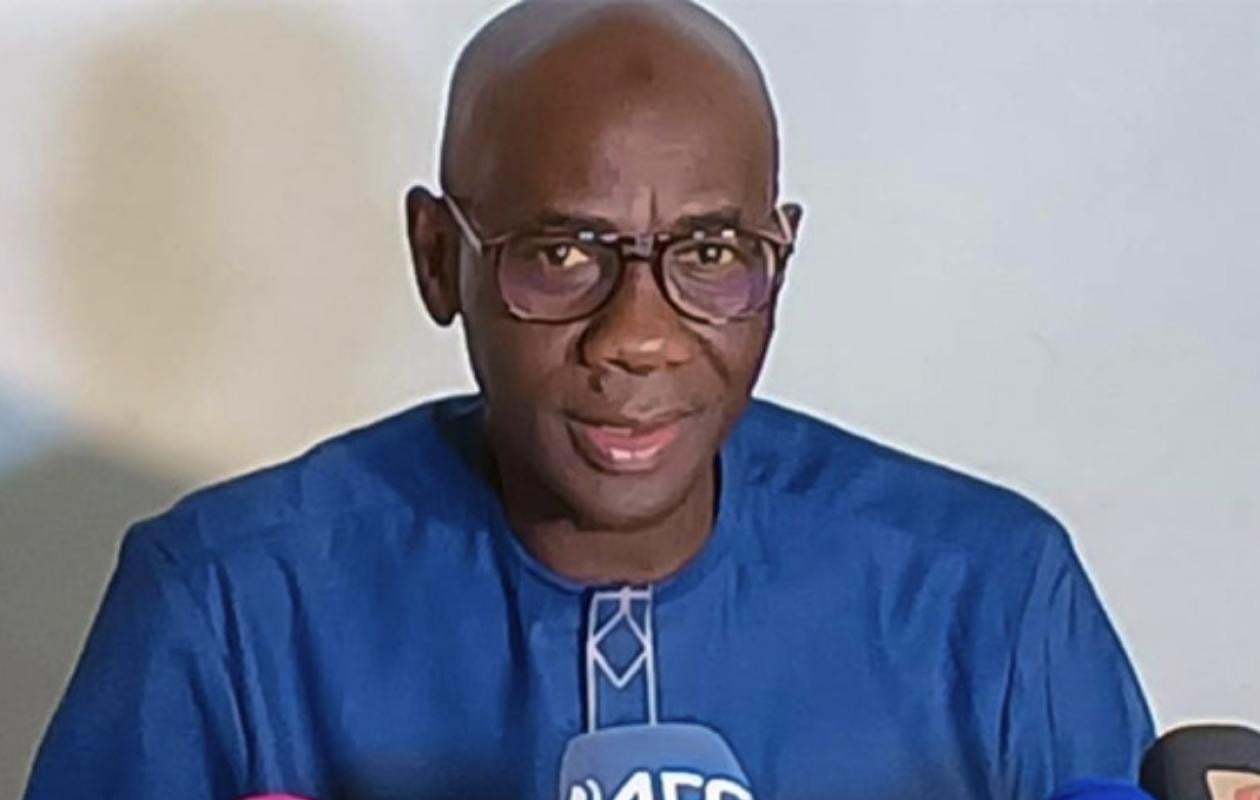 PROCES D’ISMAÏLA MADIOR FALL : Demande préalable de mainlevée de port de bracelet électronique émaillée d’accrochage entre le Parquet général et la défense ; et suspension d’audience