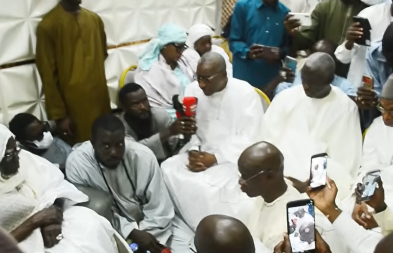 Le KHALIFE GENERAL RECEVANT LA DELEGATION DE L’APR  " Touba n'a pas oublié Macky Sall et ne l'oubliera pas. Il le laisse entre les mains à qui il l’avait confié"