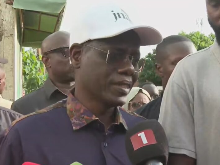 Le Pm patauge et annonce 921 milliards