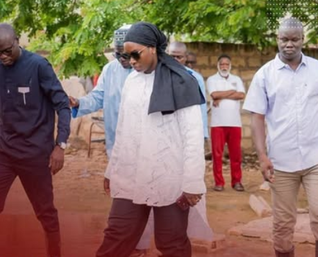 La première dame Marie Khon Faye au chevet des population sinistrées de la banlieue