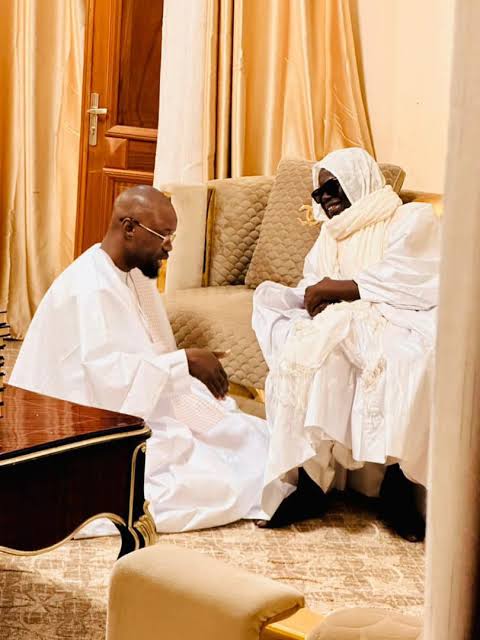 LOI DE FINANCES RECTIFICATIVE : Les communicateurs traditionnels s’en mêlent, Ousmane Sonko reçu par Serigne Mountakha Mbacké