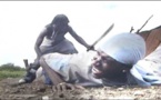 MEURTRIERE BAGARRE A GUEDIAWAYE: Ibrahima Sy coince «l’agresseur» de son épouse, Serigne Fallou Dione, lui réclame son portable et le poignarde à mort à la cuisse