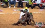 Tapha Tine bat Eumeu Sène : Intégralité du combat avec une grosse bagarre