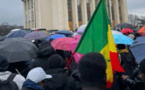 2.000 manifestants protestent à Paris contre le report de la Présidentielle