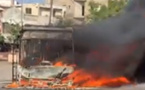 Pikine un bus Dakar Dem Dikk incendié : Des jeunes remontés contre la police après la mort de leur ami Ameth Diop