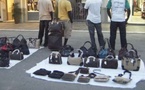 UN COMPATRIOTE RISQUE GROS EN ITALIE : Un Sénégalais, propriétaire d’une boutique clandestine spécialisée dans la contrefaçon, arrêté