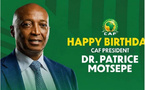 QUAND LA CAF SORT LE GATEAU ET RANGE LES FELICITATIONS : L’anniversaire de Motsepe ravive la fracture avec les supporters sénégalais qui se défoulent sur lui