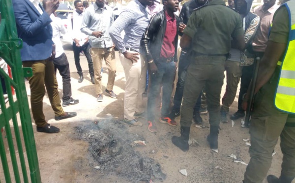 PREMIER ACTE DE LA VIOLENCE POST-ELECTORALE EN PERSPECTIVE: Des jeunesses de «Idy 2019» s’invitent à la Rts, brûlent des journaux et se font chasser à coup de grenades, 2 d’entre eux arrêtés