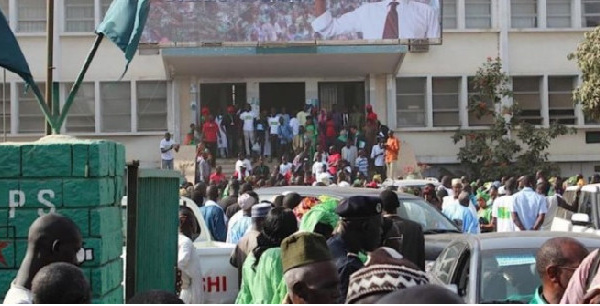 Enfin, le Ps organise une réunion du Sen