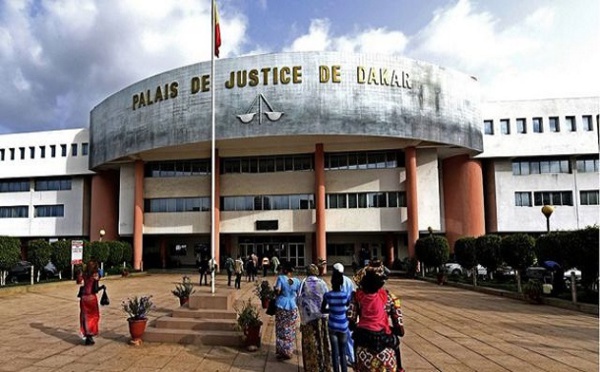 Pour usurpation de fonction et offre ou cession de drogue, l'ancien gendarme Cheikh Guèye a été condamné à 3 mois de prison ferme. Il a comparu hier, vendredi devant le tribunal d'instance de Dakar.