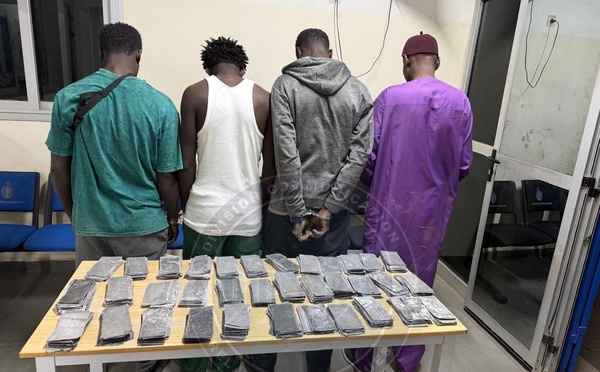 2 milliards en faux billets : un policier à la retraite à la tête de la bande